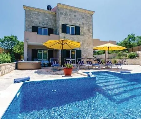 Villa With Pool Petmat *